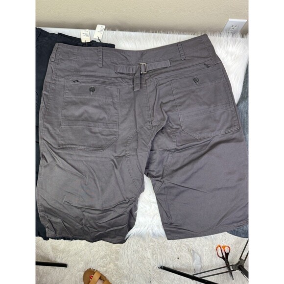 3 Pairs Gramercy Men’s Shorts 3 Different Styles New Size 38 - Picture 9 of 11